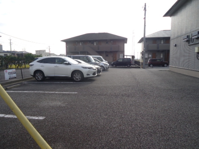 13/14 駐車場