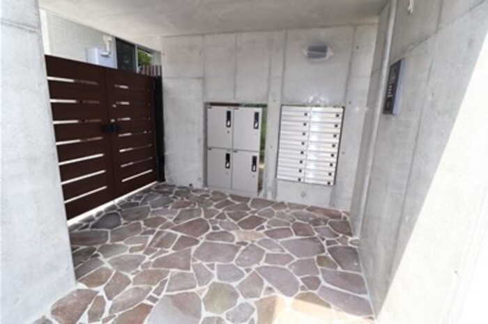 18/20 エントランス