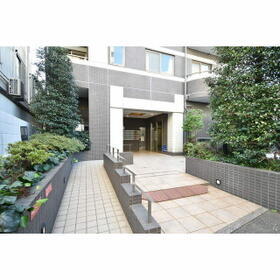 16/16 エントランス