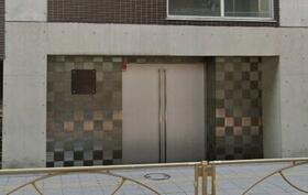 16/16 エントランス