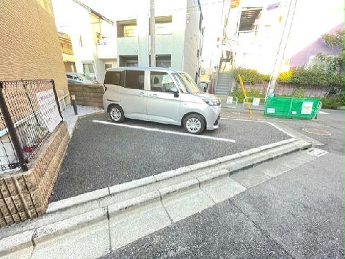 14/14 駐車場