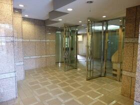 16/16 エントランス