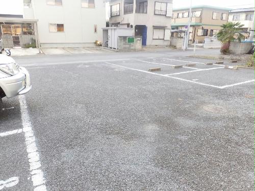 14/14 駐車場