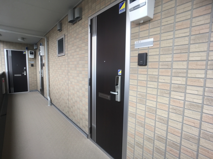 19/27 エントランス