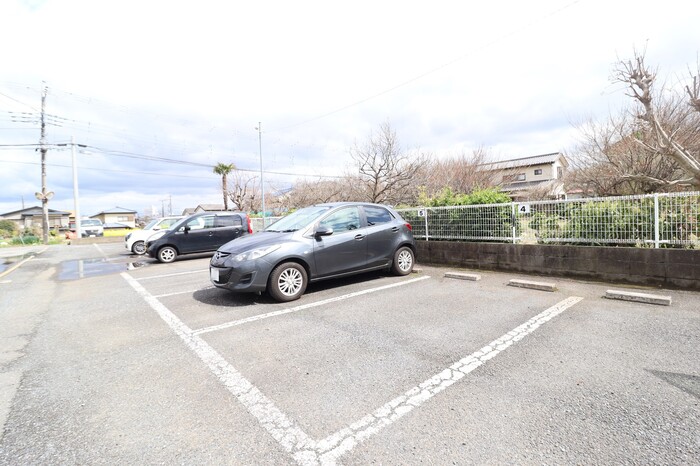 16/16 駐車場