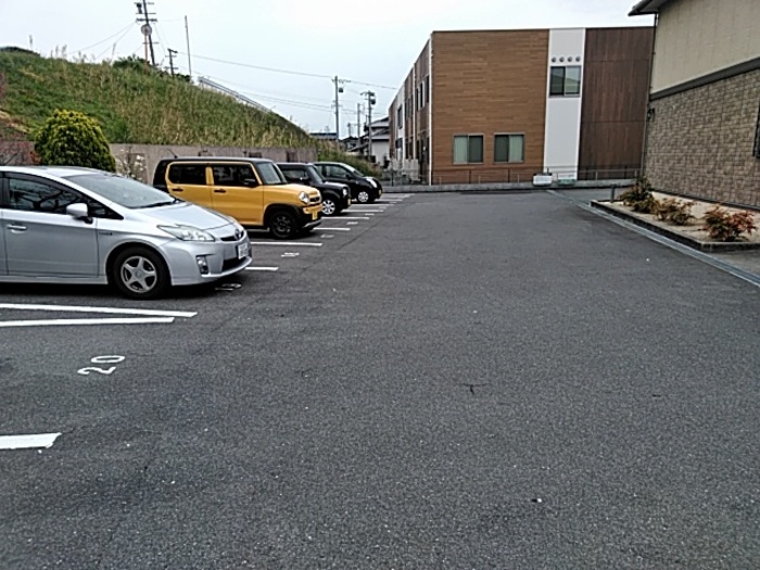 18/21 駐車場