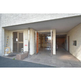 16/16 エントランス