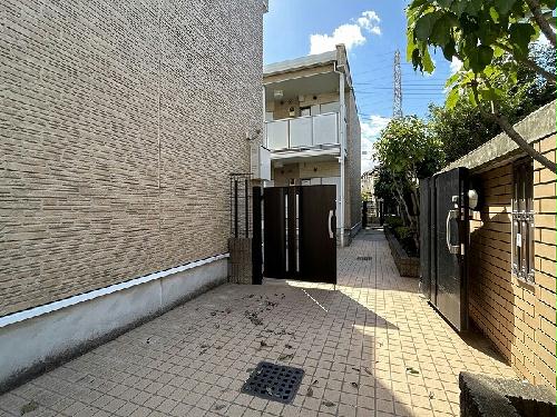 13/14 エントランス