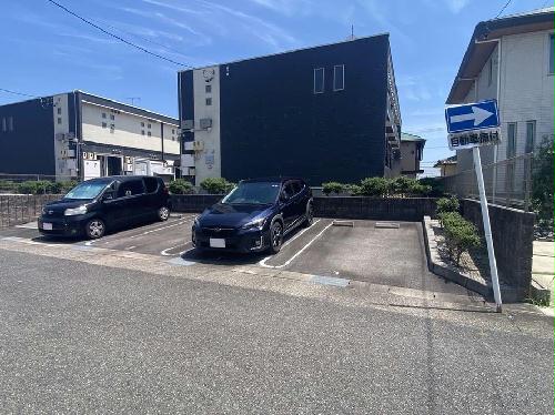 13/16 駐車場