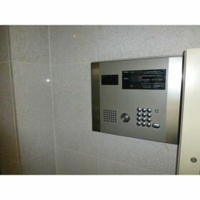 13/16 エントランス