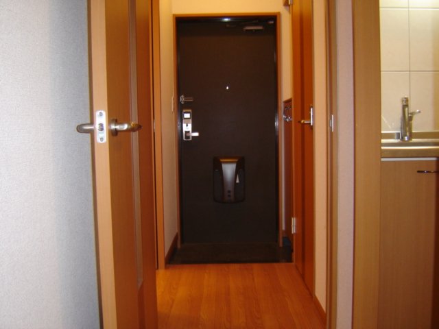 13/27 玄関