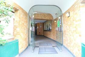 16/16 エントランス