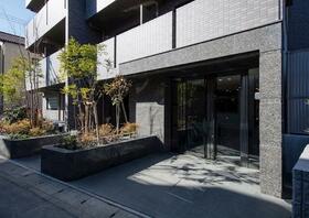 16/16 エントランス