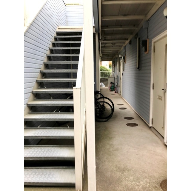 22/27 エントランス