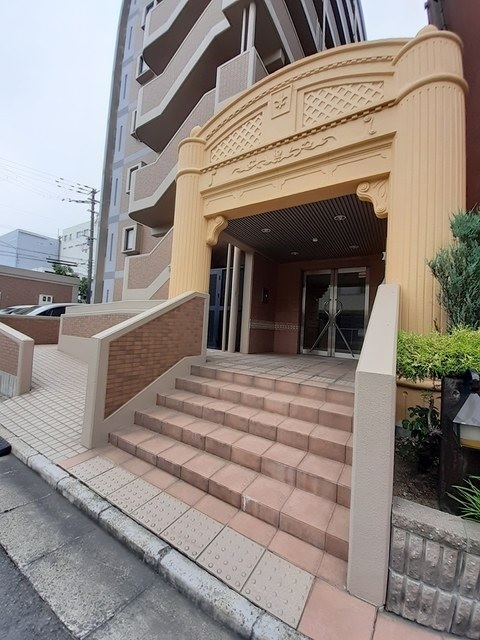 14/20 エントランス