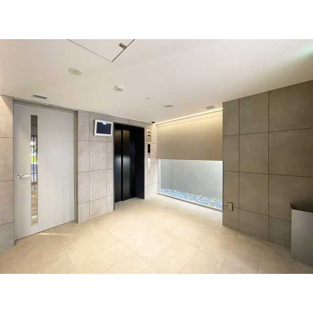 18/26 エントランス