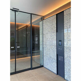 14/14 エントランス