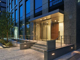 5/5 エントランス