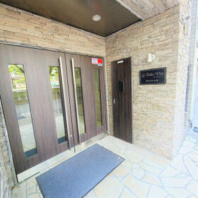 18/26 エントランス