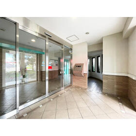 16/16 エントランス