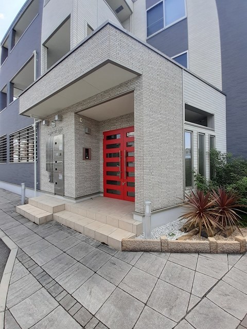 14/20 エントランス