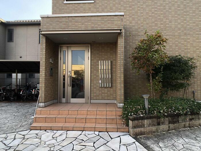 18/20 エントランス