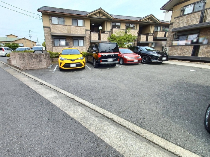 25/28 駐車場