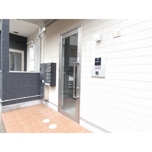 16/16 エントランス