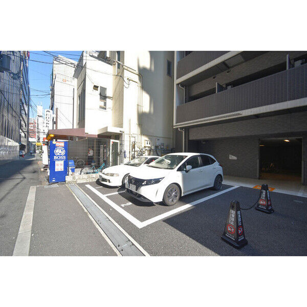 15/15 駐車場
