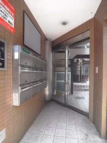 16/23 エントランス