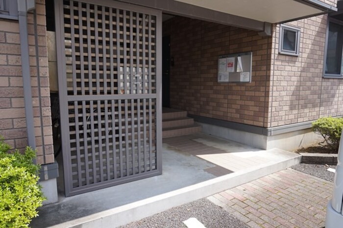 16/19 エントランス