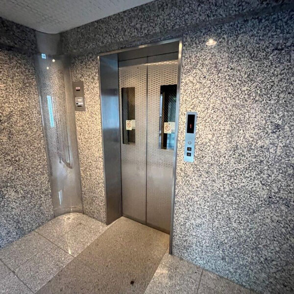 16/26 エントランス