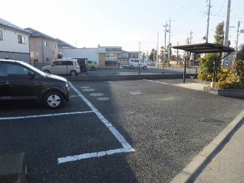 14/14 駐車場