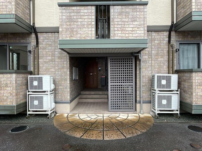 16/19 エントランス