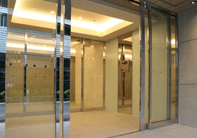 16/16 エントランス