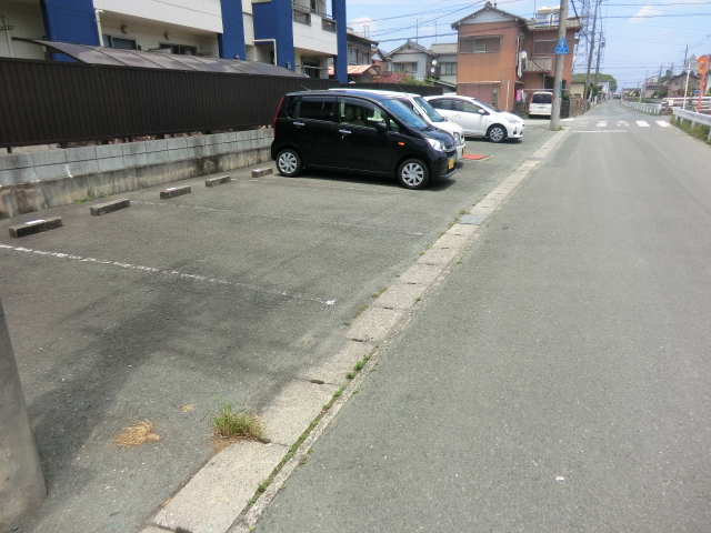 22/30 駐車場