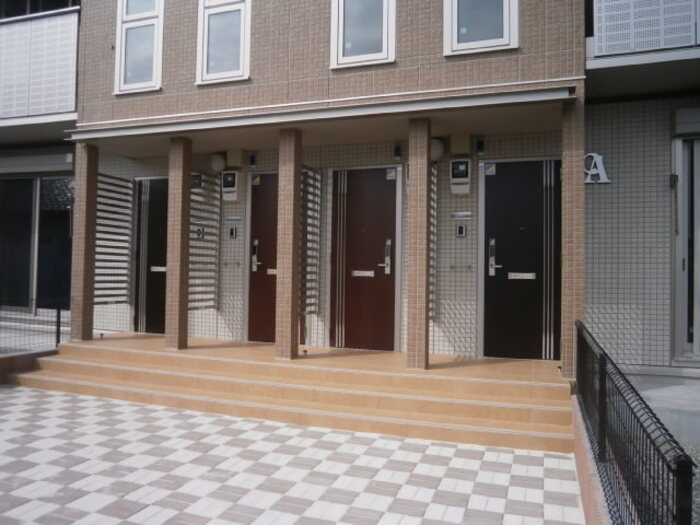 19/27 エントランス