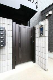 16/30 エントランス