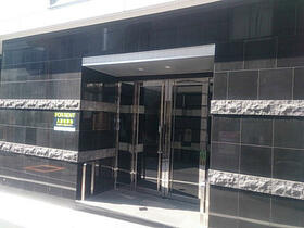 16/16 エントランス