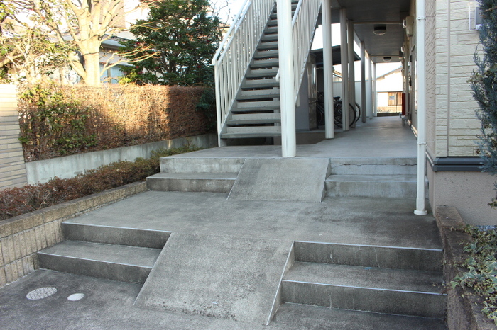 19/27 エントランス