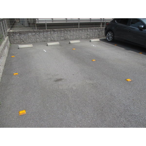 14/14 駐車場