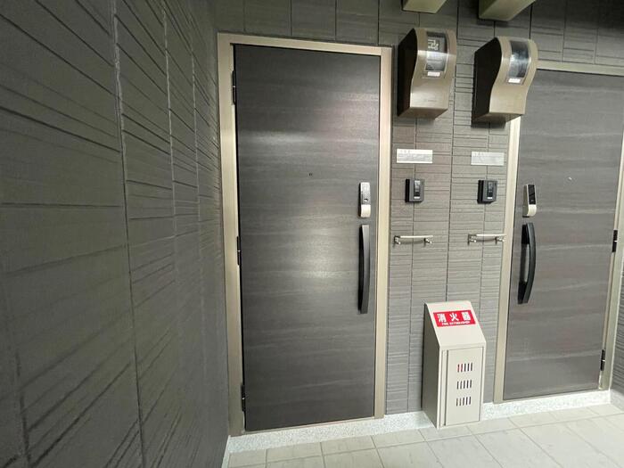 19/27 エントランス