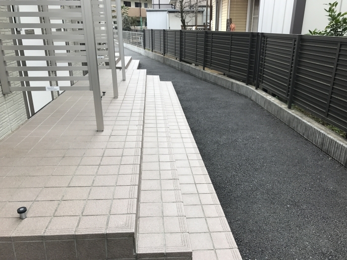 19/27 エントランス