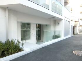 16/16 エントランス