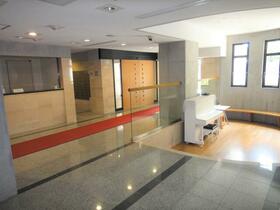 16/19 エントランス