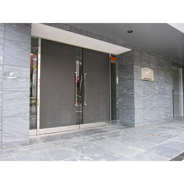 13/18 エントランス