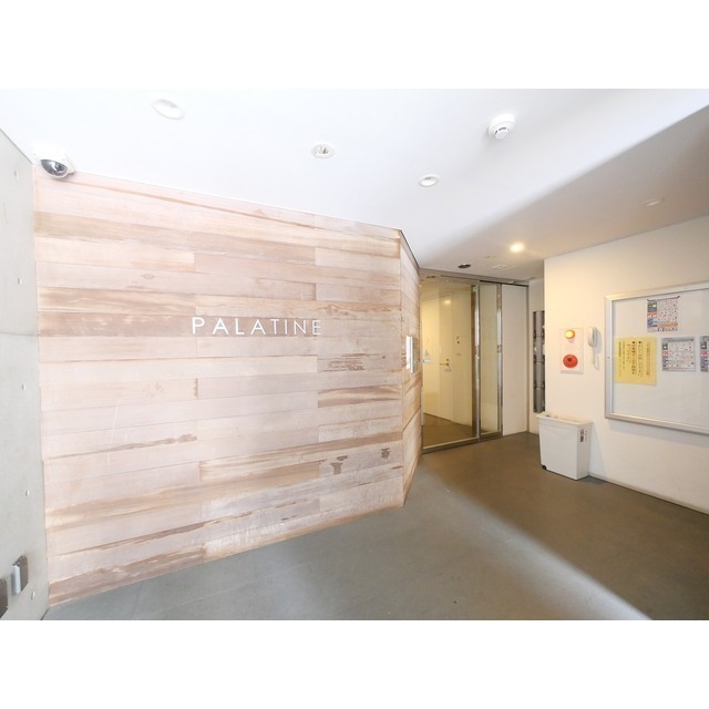 19/30 エントランス