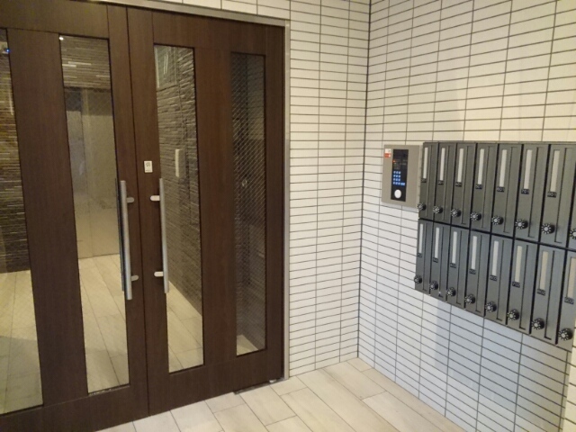 14/20 エントランス