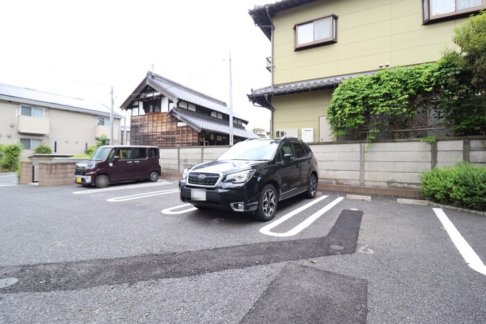 16/16 駐車場