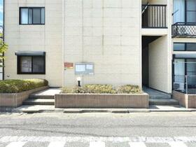 16/17 エントランス